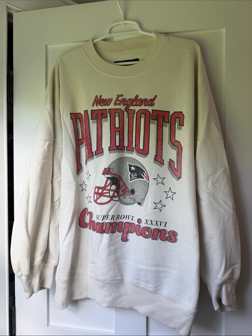 Abercrombie & Fitch Oversized Patriots Cream Crewneck with Red Graphic